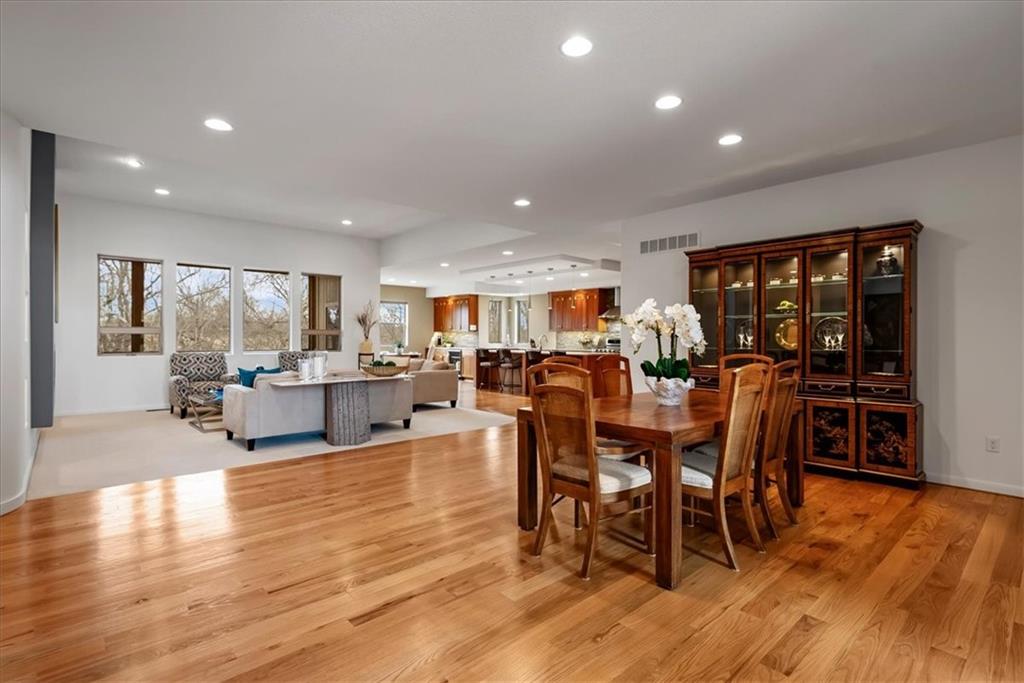 9896 Saddletop Lenexa, KS 66227 - Photo 4 of 51