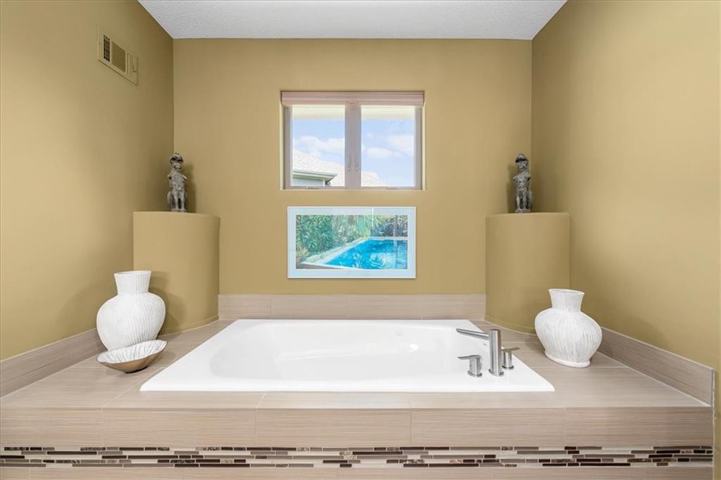 9896 Saddletop Lenexa, KS 66227 - Photo 9 of 51