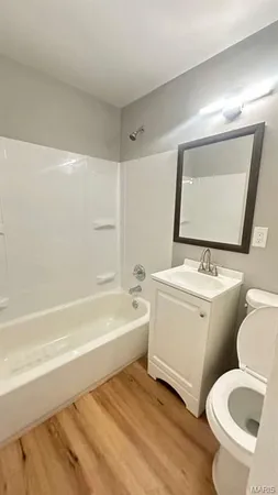 $1,000 | 5042 Pernod Avenue, Unit 1F, St. Louis, MO 63139