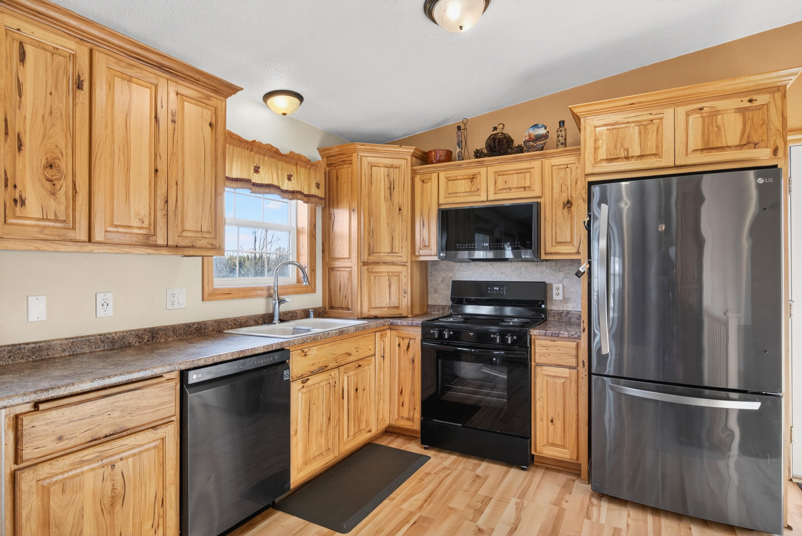 N3556 Slatts Road Mitchell, WI 53011 - Photo 2 of 28 Kitchen