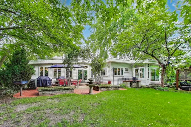 $899,900 | 1821 East Boulder Drive, Mount Prospect, IL 60056