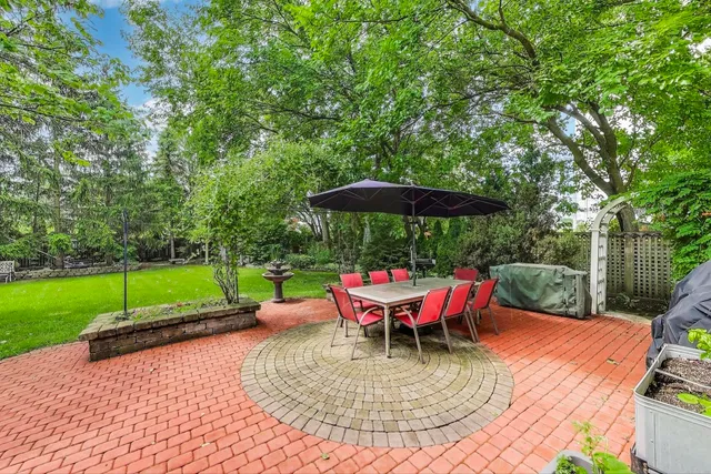 $899,900 | 1821 East Boulder Drive, Mount Prospect, IL 60056