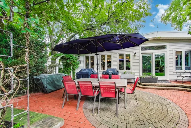 $899,900 | 1821 East Boulder Drive, Mount Prospect, IL 60056