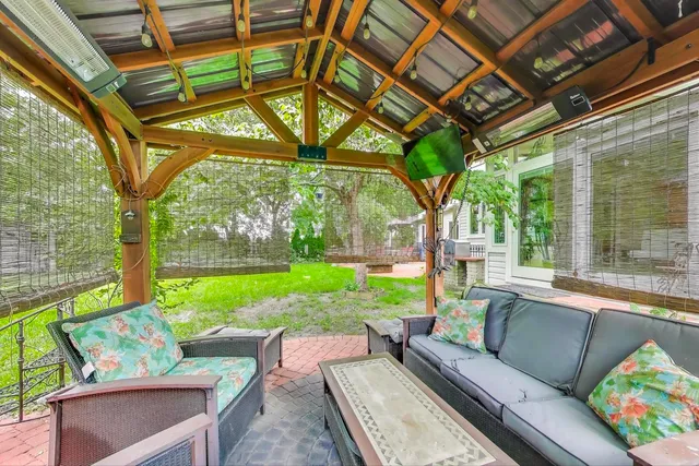 $899,900 | 1821 East Boulder Drive, Mount Prospect, IL 60056