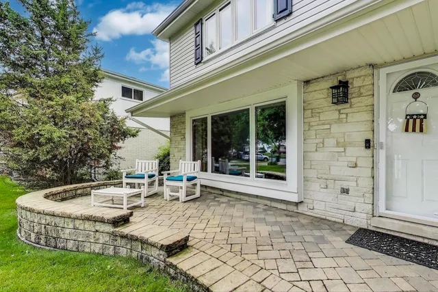 $899,900 | 1821 East Boulder Drive, Mount Prospect, IL 60056