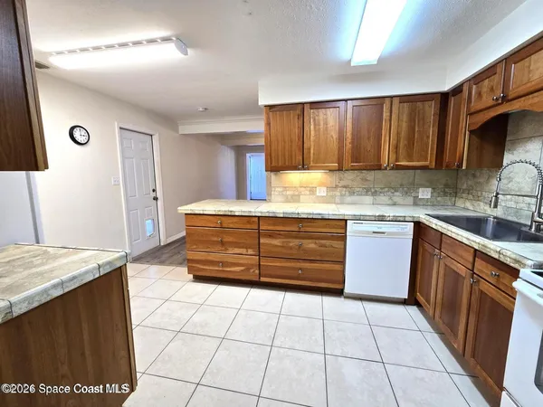 $1,900 | 9852 Honeysuckle Drive, Unit C, Sebastian, FL 32976