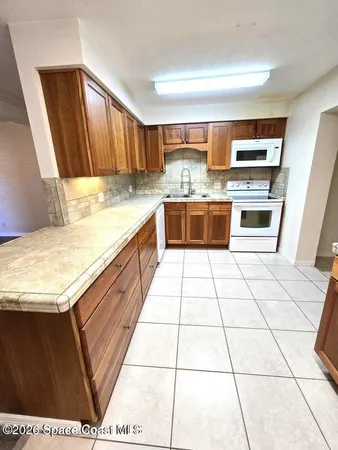 $1,900 | 9852 Honeysuckle Drive, Unit C, Sebastian, FL 32976