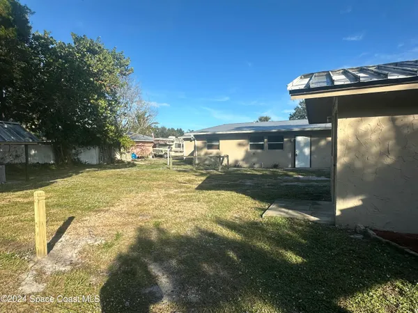 $1,900 | 9852 Honeysuckle Drive, Unit C, Sebastian, FL 32976