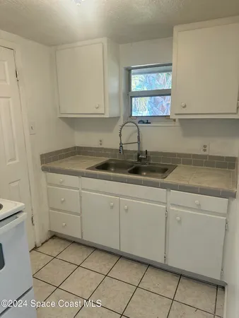 $1,900 | 9852 Honeysuckle Drive, Unit C, Sebastian, FL 32976