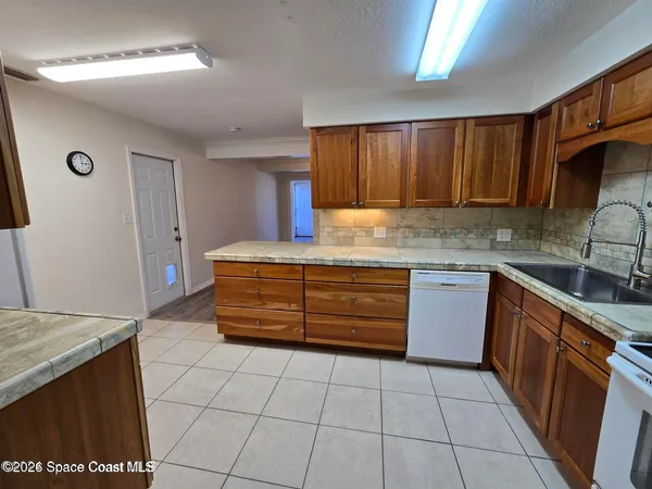 $1,900 | 9852 Honeysuckle Drive, Unit C, Sebastian, FL 32976