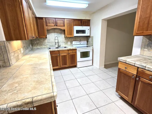$1,900 | 9852 Honeysuckle Drive, Unit C, Sebastian, FL 32976