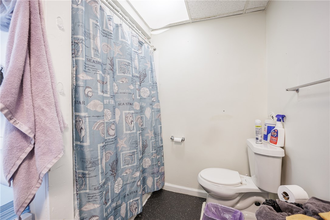 39 Austin Street, Unit 39 Rochester, NY 14606 - Photo 14 of 29 39 up- bathroom