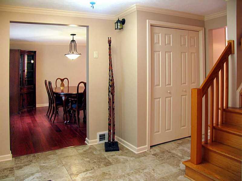 Entry/Foyer. 