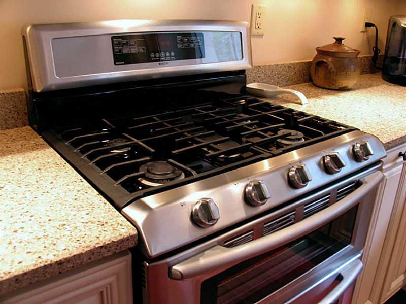 Kitchen. 5-Burner gas stove with convection oven and overhead microwave.