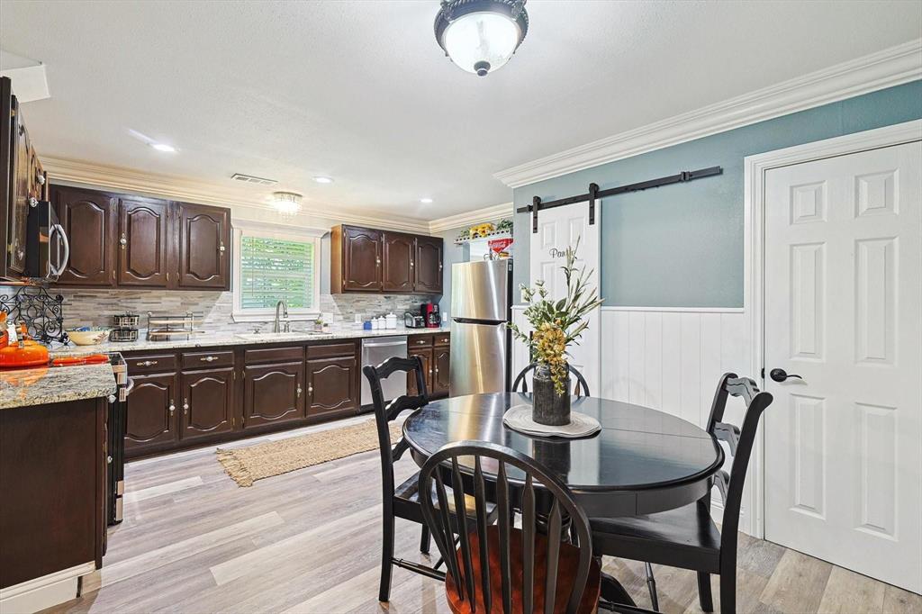 379 South John Douglas Road Van Alstyne, TX 75495 - Photo 9 of 40