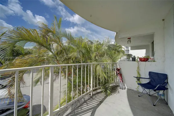 $220,000 | 494 Northwest 165th Street, Unit C205, Miami, FL 33169