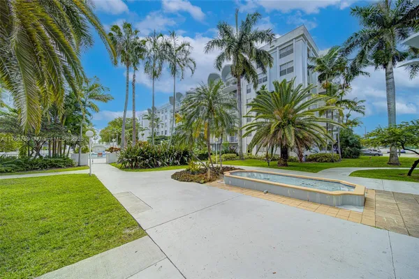 $220,000 | 494 Northwest 165th Street, Unit C205, Miami, FL 33169