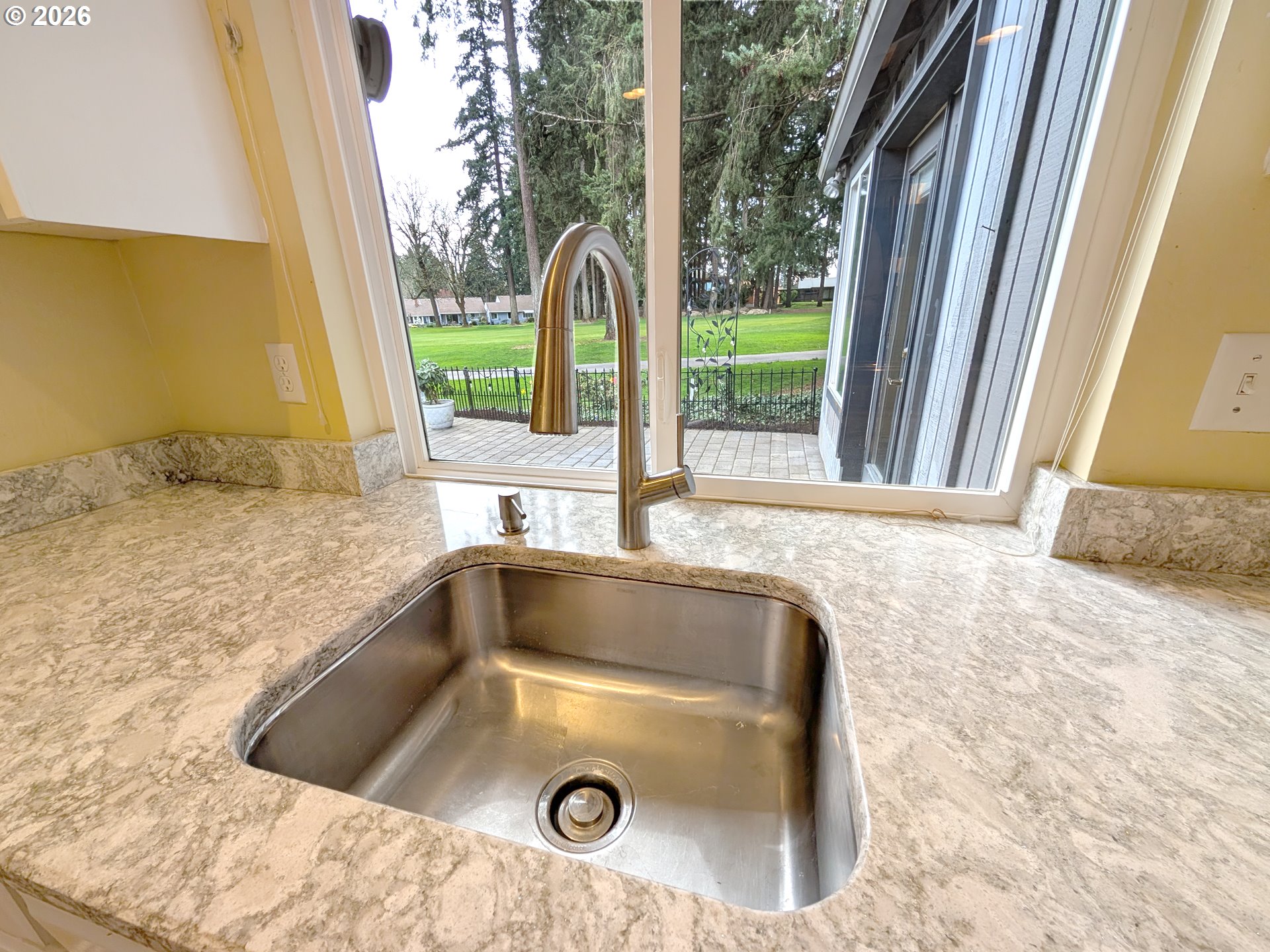 15597 Southwest Summerfield Lane Tigard, OR 97224 - Photo 10 of 24
