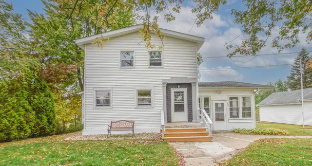 $219,900 | 127 West High Street, Union City, MI 49094