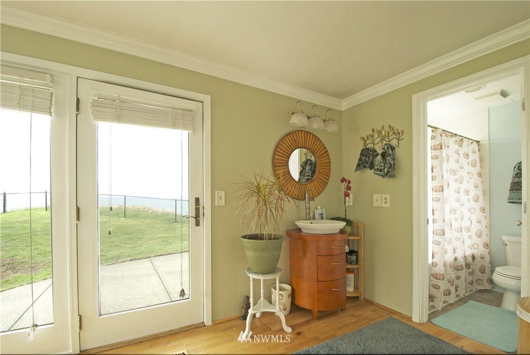 1963 West Beach Road Oak Harbor, WA 98277 - Photo 13 of 19 Gallery Image 13