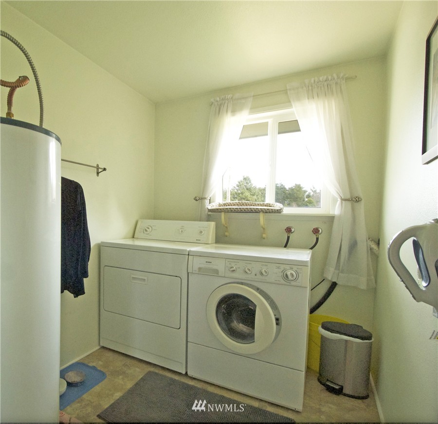 1963 West Beach Road Oak Harbor, WA 98277 - Photo 15 of 19 Gallery Image 15