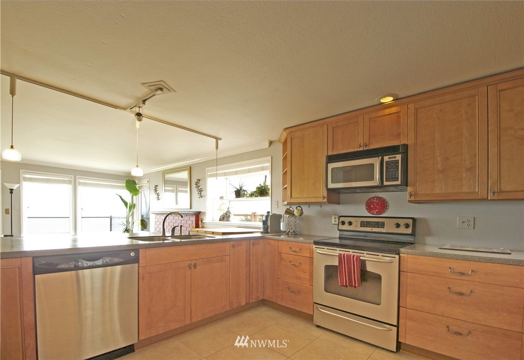 1963 West Beach Road Oak Harbor, WA 98277 - Photo 8 of 19 Gallery Image 8