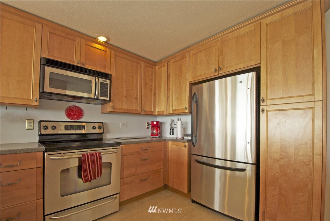 1963 West Beach Road Oak Harbor, WA 98277 - Photo 9 of 19 Gallery Image 9