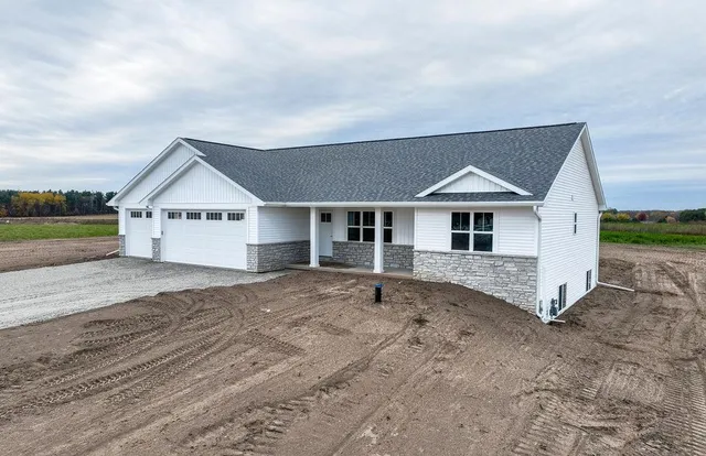 $507,900 | 3752 Evelyn Rose Lane, Suamico, WI 54313