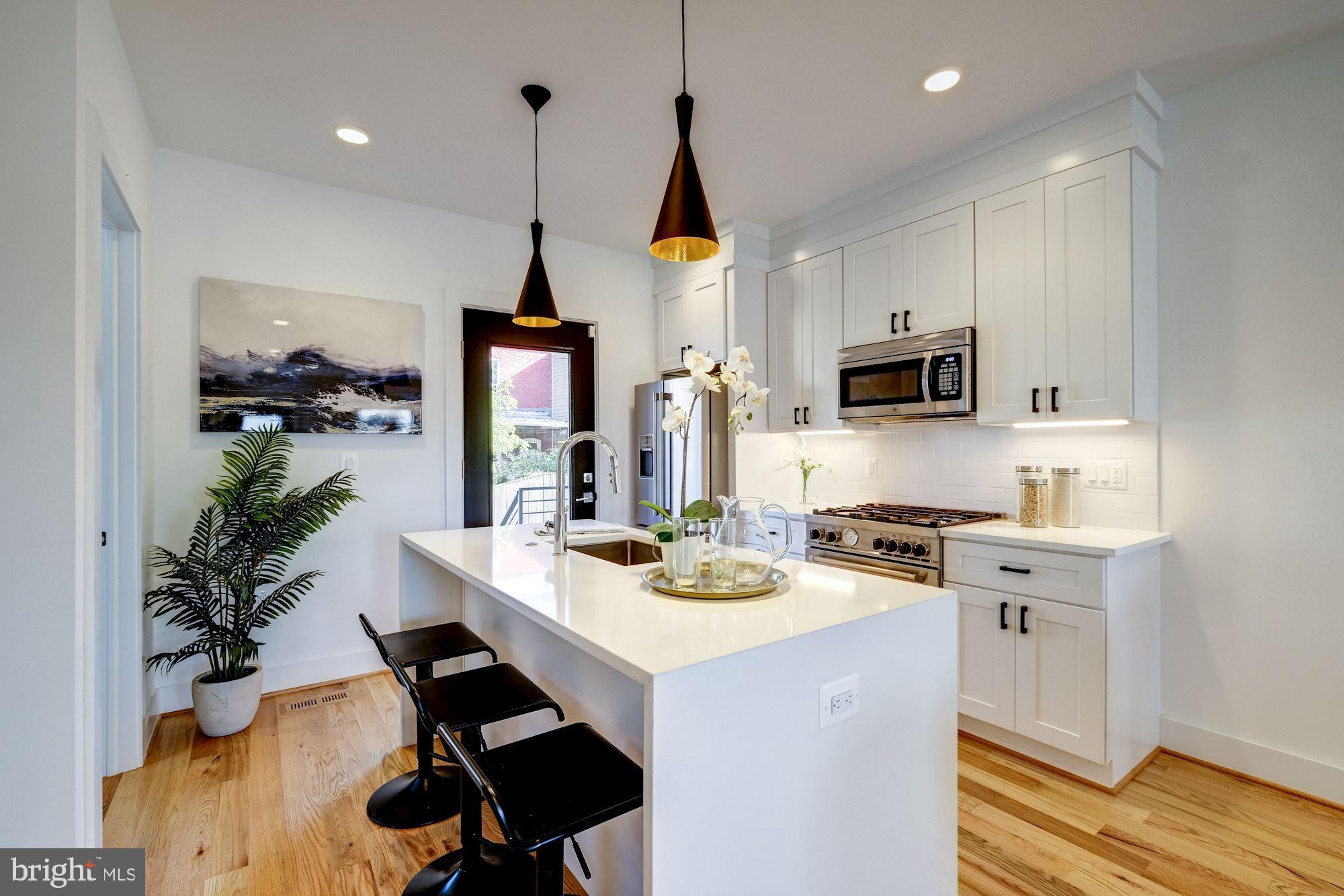 537 Gresham Place Northwest, Unit 1 Washington, DC 20001 - Photo 4 of 15 Gorgeous kitchen