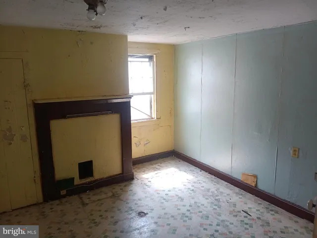 a view of empty room with windows