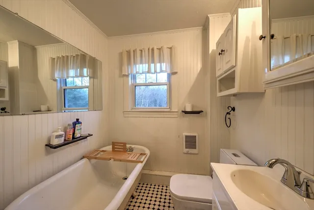 $475,000 | 474 Valley Road, Barre, MA 01005