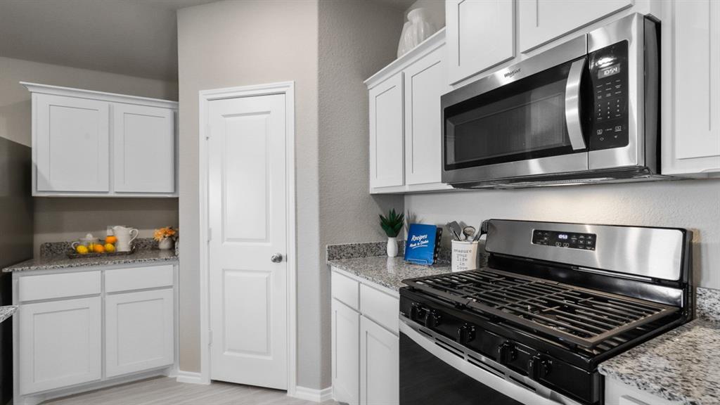 313 Blanco Drive Azle, TX 76020 - Photo 4 of 39