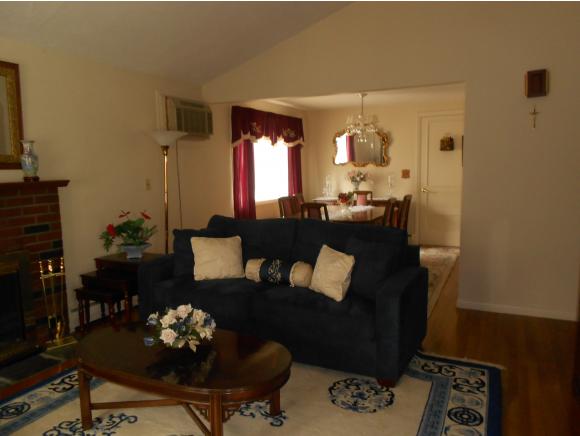 20 Yale Road Nashua, NH 03064 - Photo 2 of 16