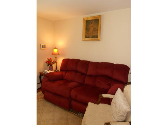 20 Yale Road Nashua, NH 03064 - Photo 12 of 16