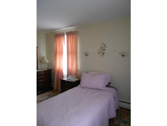 20 Yale Road Nashua, NH 03064 - Photo 13 of 16