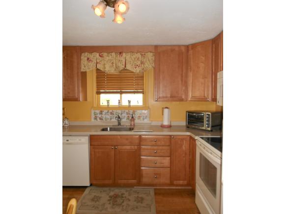 20 Yale Road Nashua, NH 03064 - Photo 8 of 16