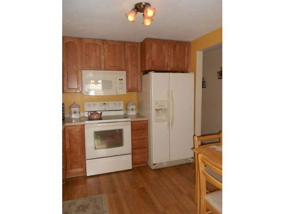20 Yale Road Nashua, NH 03064 - Photo 9 of 16