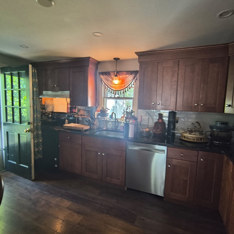 62-64 Lancaster Road, Unit 1 Arlington, MA 02476 - Photo 3 of 9