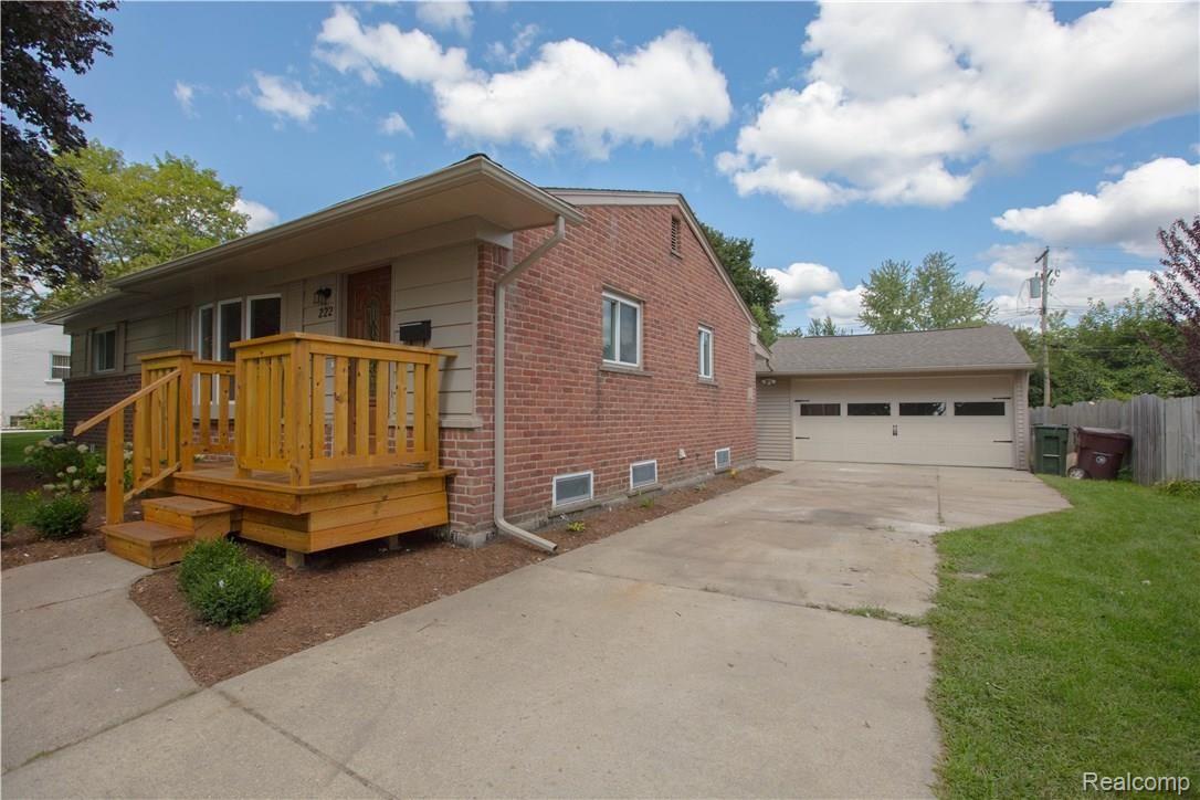 222 Reitman Court Rochester, MI 48307 - Photo 33 of 34 Reitman St (28 of 30).jpg