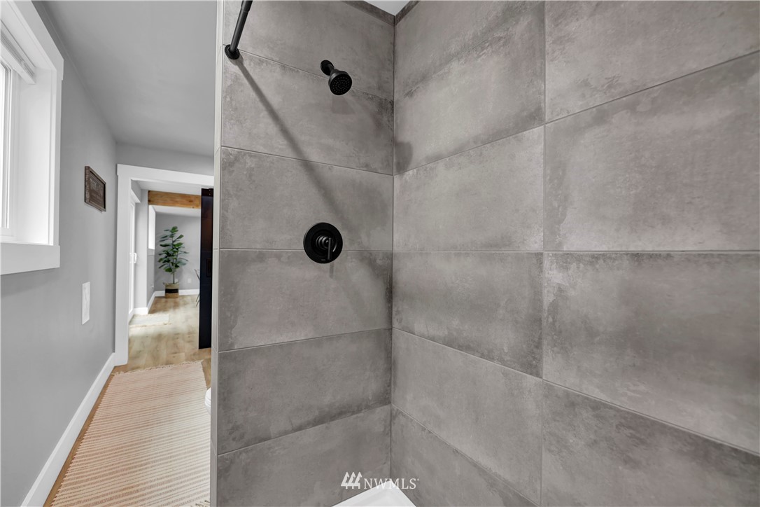 10440 Northeast 201st Street Bothell, WA 98011 - Photo 28 of 39 Gallery Image 28