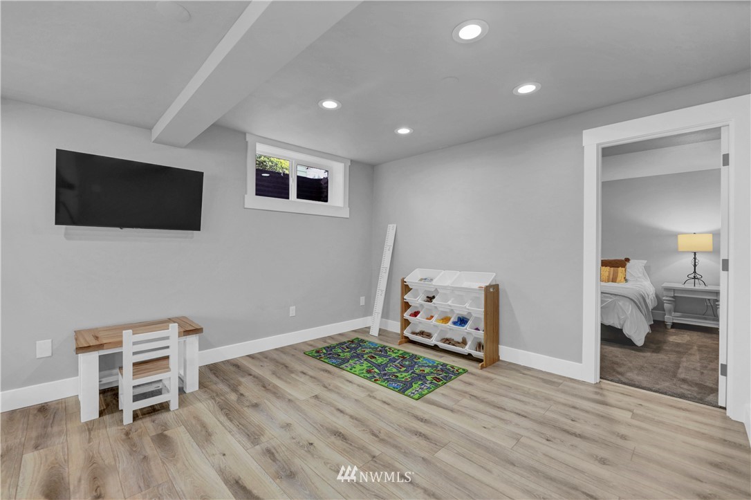 10440 Northeast 201st Street Bothell, WA 98011 - Photo 30 of 39 Gallery Image 30