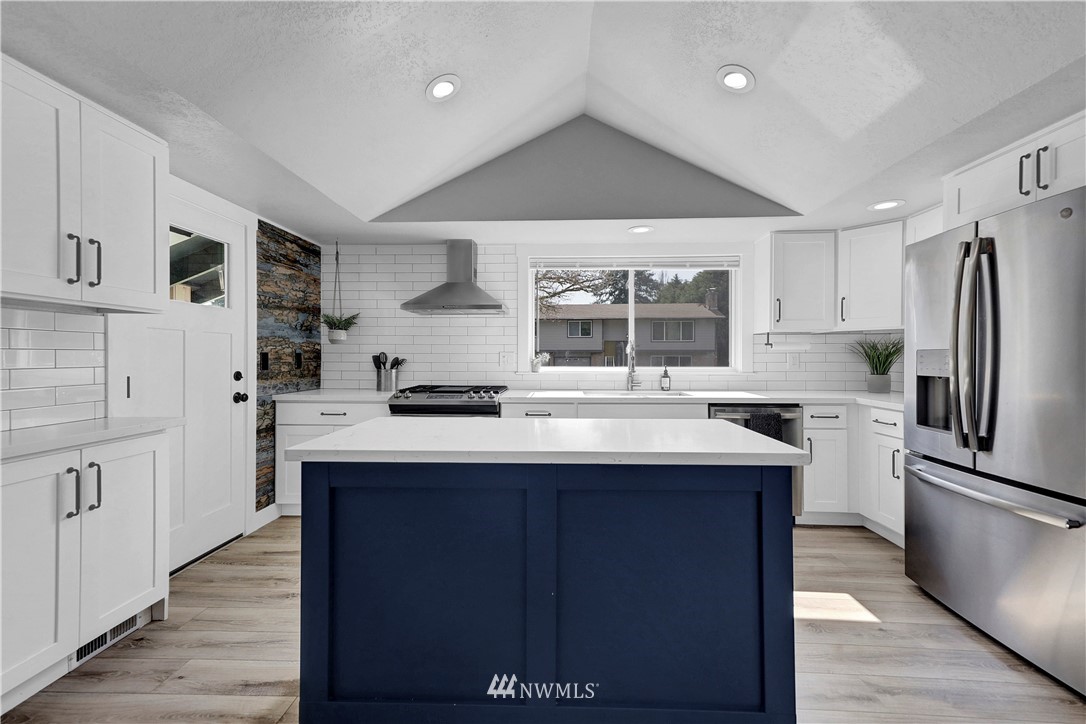10440 Northeast 201st Street Bothell, WA 98011 - Photo 6 of 39 Gallery Image 6