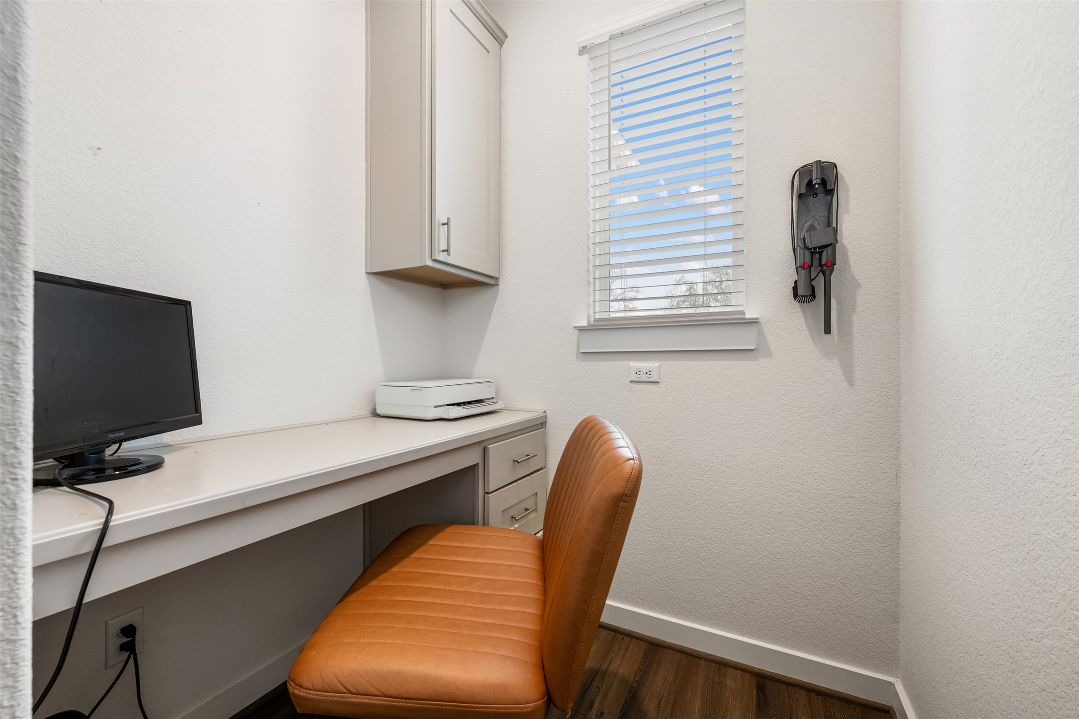 8204 Prairie Rye Drive Lago Vista, TX 78645 - Photo 8 of 39 Office nook or homework space off of family room.