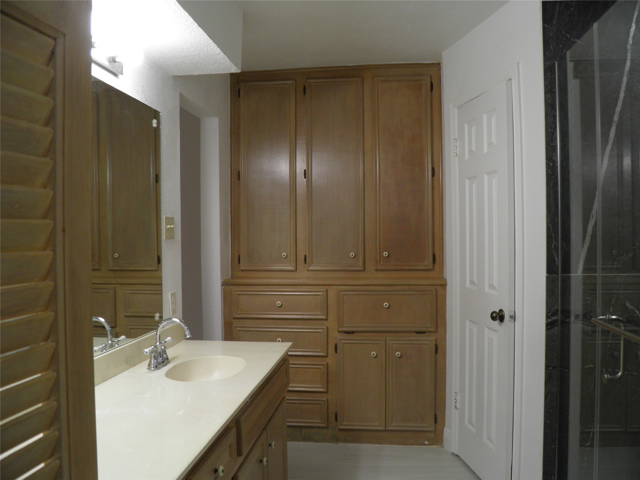 6819 Addicks Clodine Road Houston, TX 77083 - Photo 17 of 28 a bathroom with a sink vanity and tub
