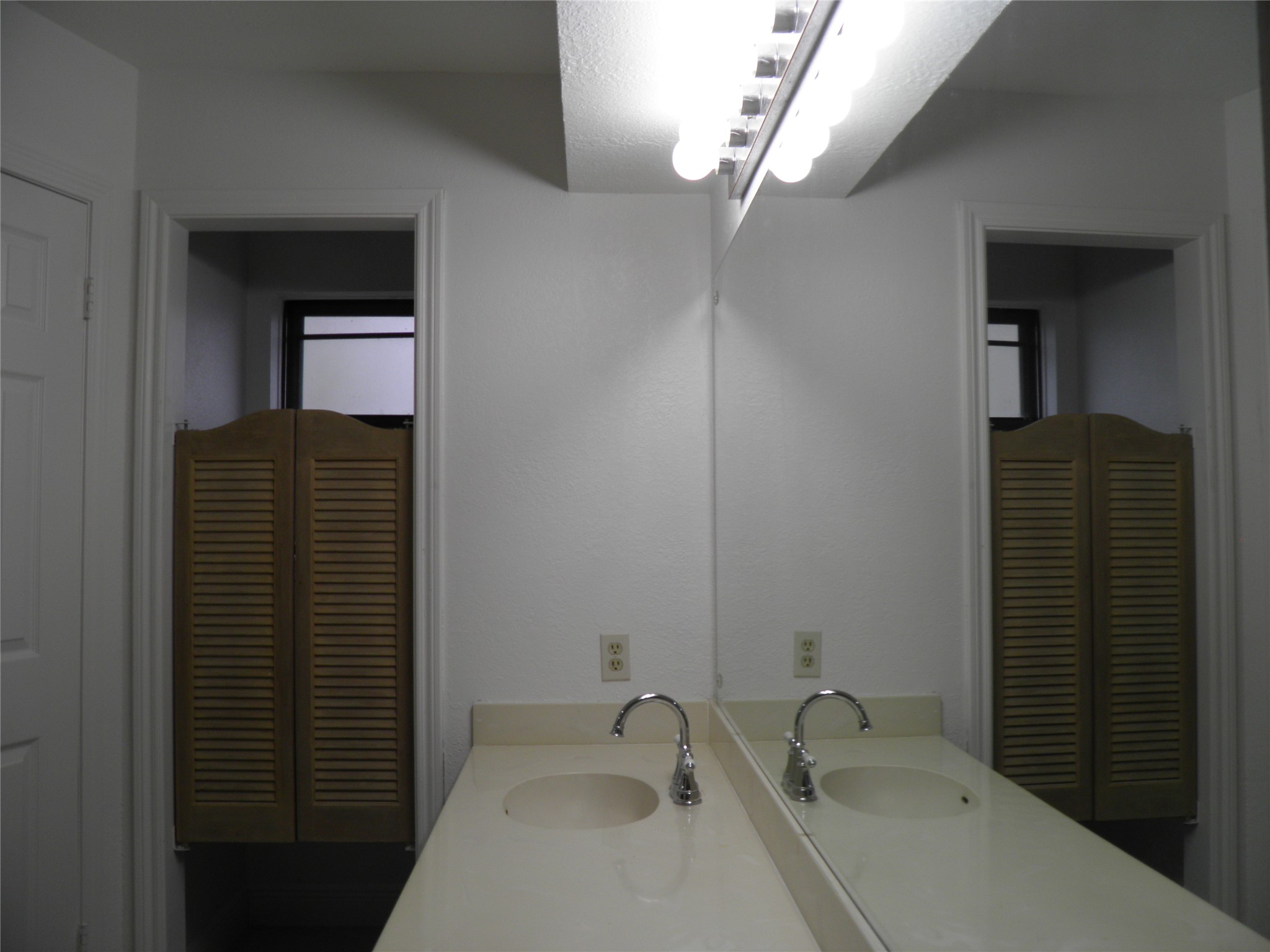 6819 Addicks Clodine Road Houston, TX 77083 - Photo 19 of 28 a bathroom with a sink and a tub