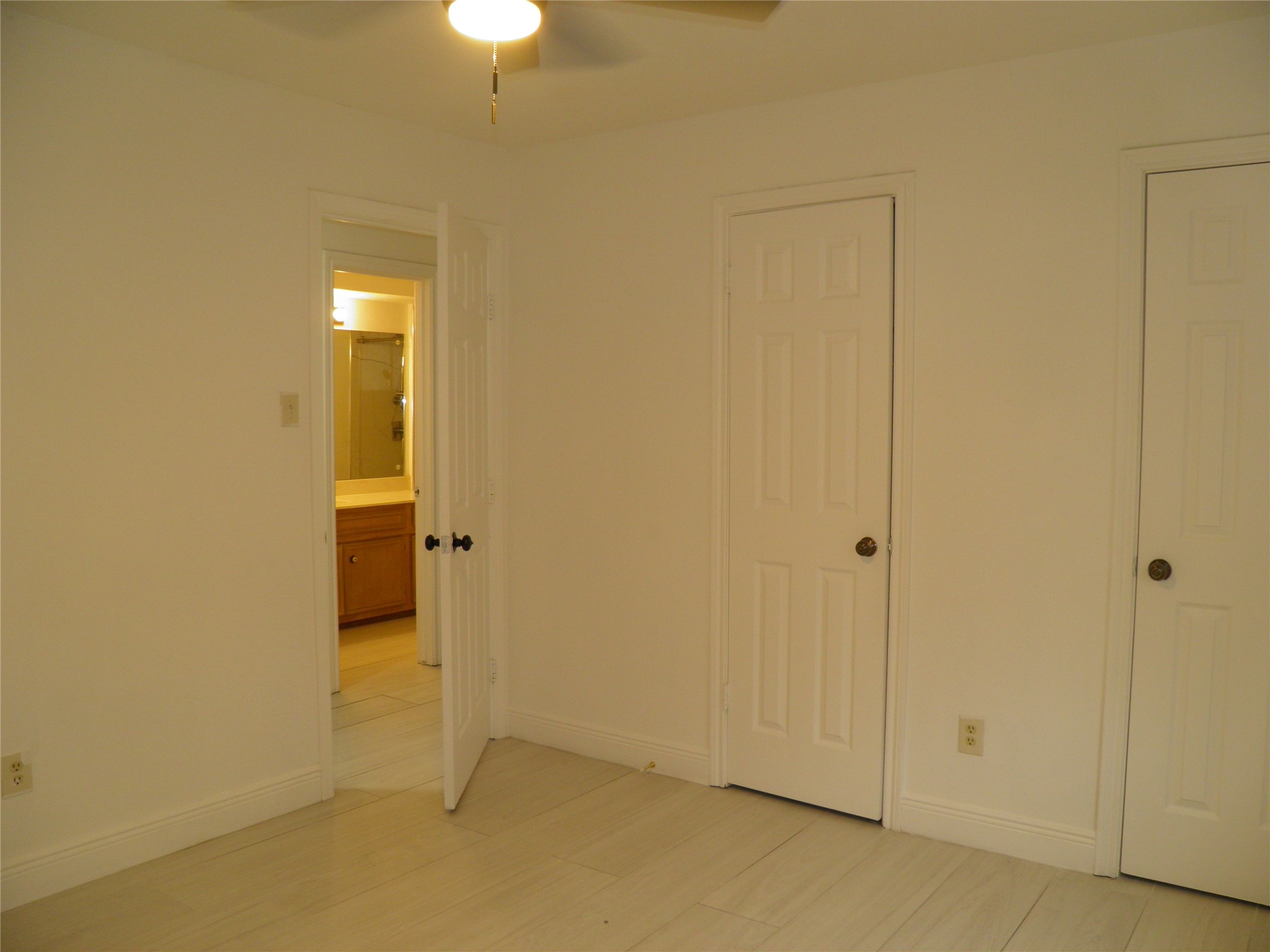 6819 Addicks Clodine Road Houston, TX 77083 - Photo 23 of 28 an empty room with a bathroom