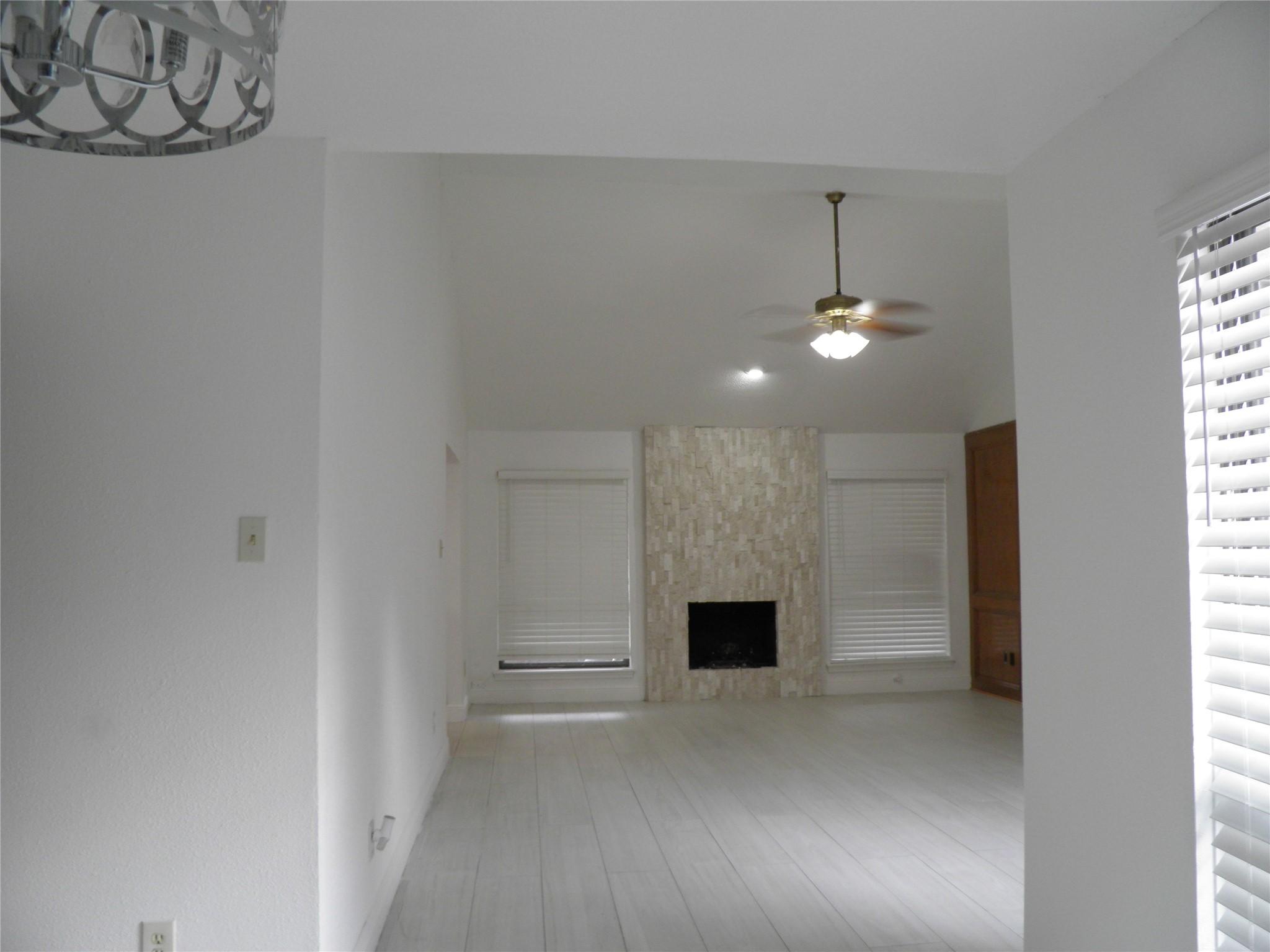 6819 Addicks Clodine Road Houston, TX 77083 - Photo 3 of 28 a view of empty room with window