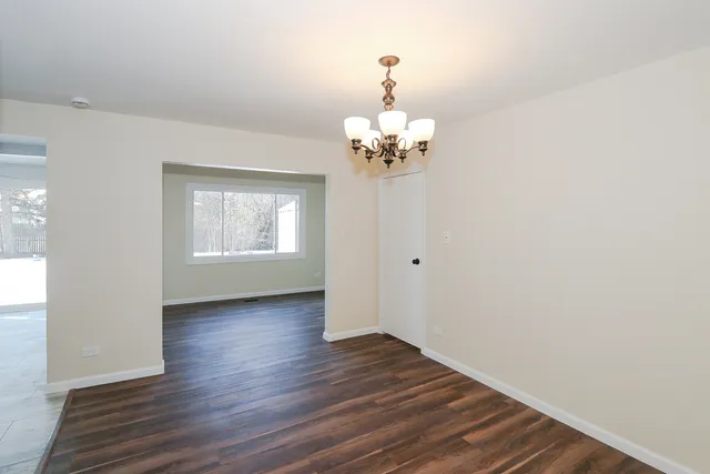 $375,000 | 755 Cambridge Lane, Hoffman Estates, IL 60169