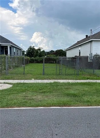 $38,000 | 2218 Huey P Long Avenue, Gretna, LA 70053