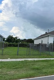 $38,000 | 2218 Huey P Long Avenue, Gretna, LA 70053